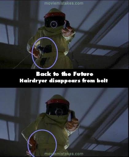 Back to the Future: chiếc máy sấy tóc được gài vào thắt lưng của nhân vật đã biến mất