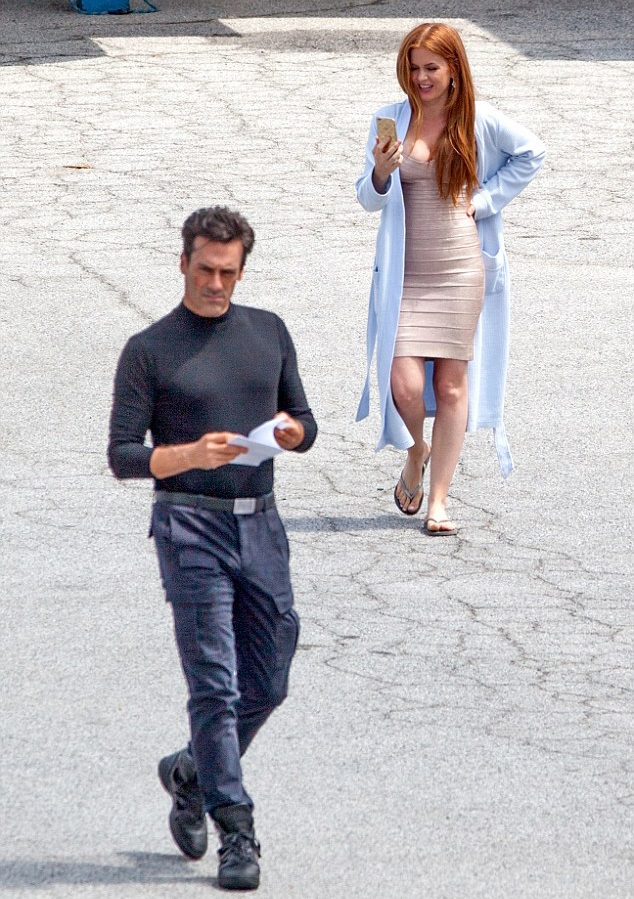 “Sao” Hollywood thon thả đáng kinh ngạc sau 2 tháng sinh con - 3 Isla Fisher