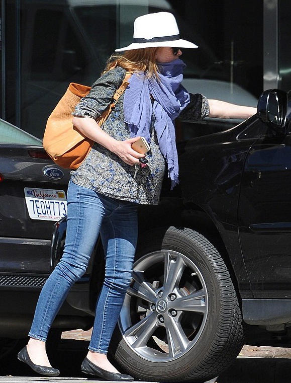 “Sao” Hollywood thon thả đáng kinh ngạc sau 2 tháng sinh con - 7 Isla Fisher