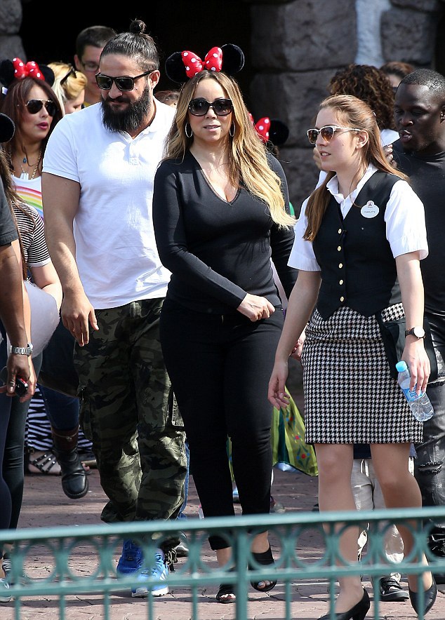 Mariah Carey nhí nhảnh đi chơi tại Disneyland - 1 Mariah Carey