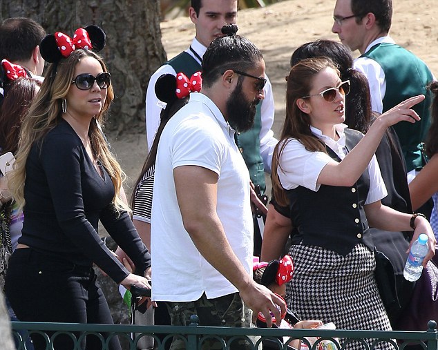 Mariah Carey nhí nhảnh đi chơi tại Disneyland - 5 Mariah Carey
