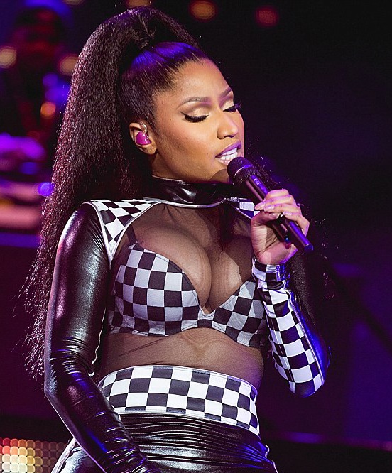 Ca sỹ Mỹ khoe vòng một bốc lửa - 1 Nicki Minaj