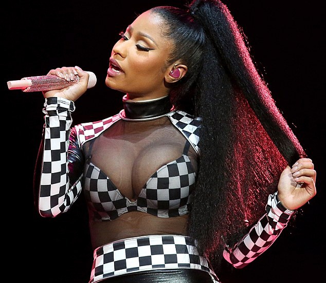 Ca sỹ Mỹ khoe vòng một bốc lửa - 2 Nicki Minaj