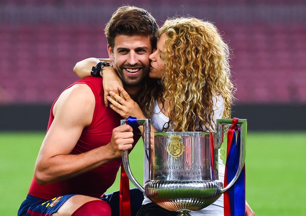 Shakira ăn mừng chiến thắng cùng bồ trẻ - 2 Shakira ăn mừng chiến thắng cùng bạn trai