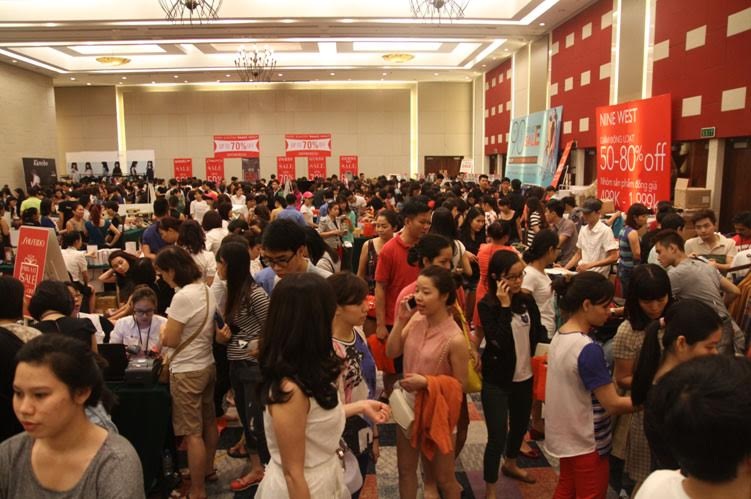 Tại Hà Nội: 80 Thương hiệu cao cấp giảm 50% - 2 VStyle’s Private Sale tại Hà Nội thu hút gần 40.000 lượt mua sắm