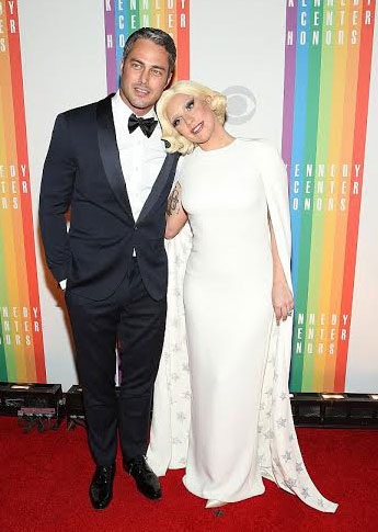 Lady Gaga diện đồ bơi mỏng manh lộ thân hình chảy sệ - 6 Lady Gaga diện đồ bơi mỏng manh lộ thân hình chảy sệ