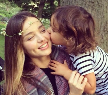 Miranda Kerr - Cựu thiên thần của Victoria’s Secret cùng con trai dạo phố - 3 Mỹ nhân nước Úc từ bỏ bộ cánh thiên thần từ năm
ngoái