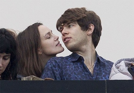 Khoảnh khắc hạnh phúc của vợ chồng Keira Knightley - 5 VN