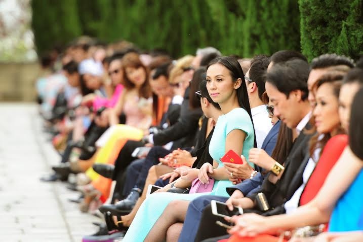 Huyền Ny thanh lịch trong chiếc váy xanh - 7 Huyền Ny hi vọng sẽ có nhiều cơ hội công việc hơn nữa tại quê nhà trong thời gian tới.