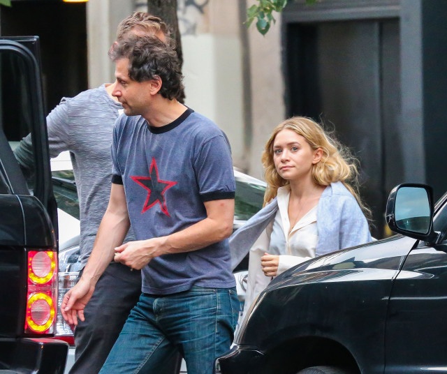 Những “cặp đũa lệch” ở Hollywood - 4 Bennett Miller and Ashley Olsen. Bennett is 47 and Ashley is 28. Age Gap: 19 years.