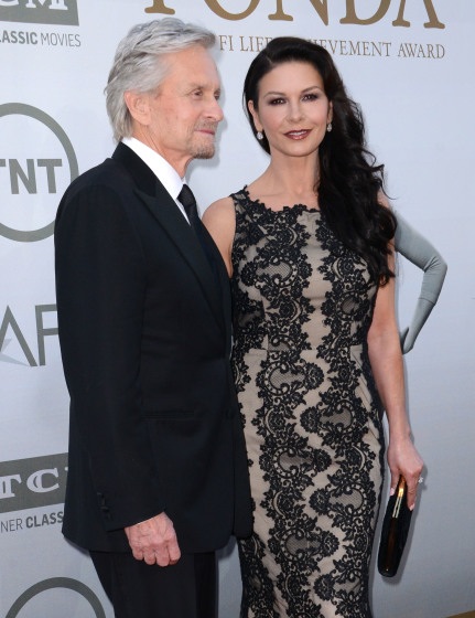 Những “cặp đũa lệch” ở Hollywood - 6 Michael Douglas and Catherine Zeta-Jones. Michael is 69 and Catherine is 44. Age Gap: 25 years.
