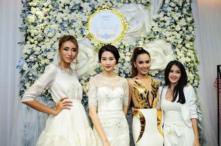 Đặng Thu Thảo đọ sắc với các người đẹp trong dạ tiệc của Lê Thanh Hòa - 3 Đặng Thu Thảo đọ sắc với các người đẹp trong dạ tiệc của Lê Thanh Hòa