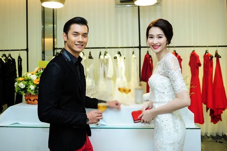 Đặng Thu Thảo đọ sắc với các người đẹp trong dạ tiệc của Lê Thanh Hòa - 8 Đặng Thu Thảo đọ sắc với các người đẹp trong dạ tiệc của Lê Thanh Hòa