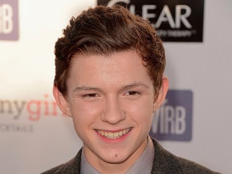 Chàng trai 19 tuổi trở thành Người nhện trẻ nhất lịch sử - 1 Người nhện Tom Holland mới 19 tuổi