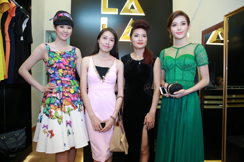 Các người đẹp đã có buổi tiệc rất vui vẻ