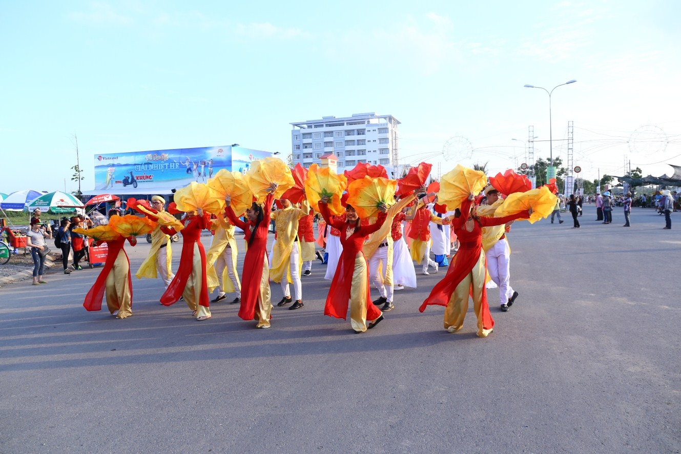 Rộn rã lễ hội đường phố tại Cần Thơ - 3 Quy mô hoành tráng, hóa thân độc đáo, Lễ hội đường phố là sự chấm phá mới lạ, thú vị