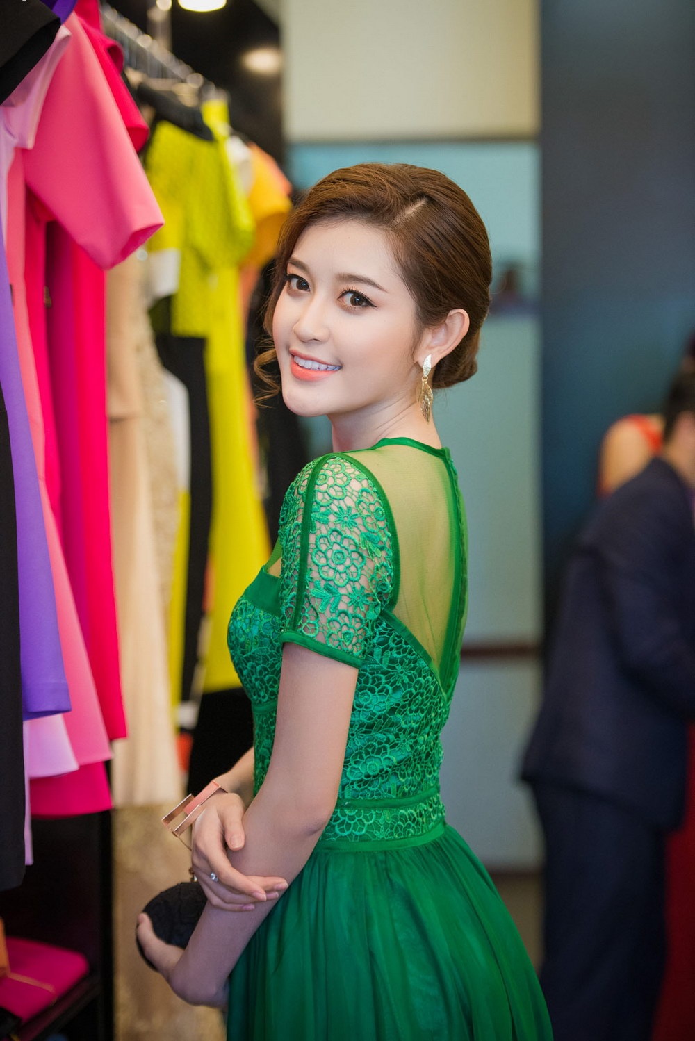 Huyền My duyên dáng và dịu dàng