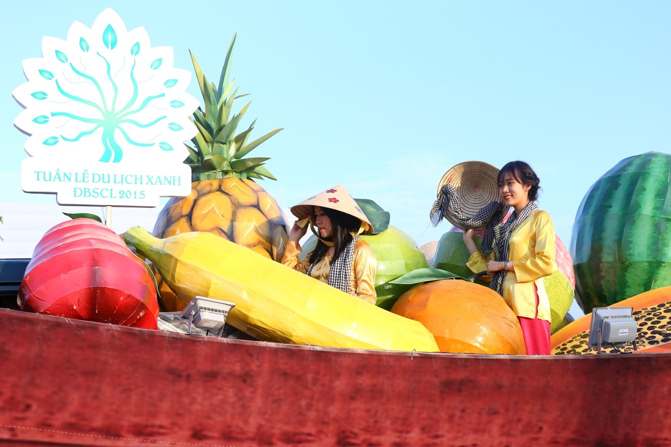 Rộn rã lễ hội đường phố tại Cần Thơ - 5 Những màn hóa thân độc đáo