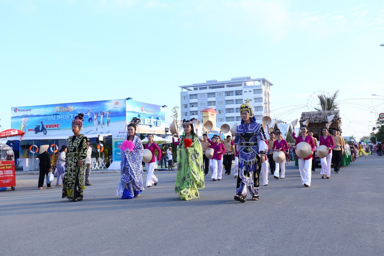 Rộn rã lễ hội đường phố tại Cần Thơ - 6 Những màn hóa thân độc đáo