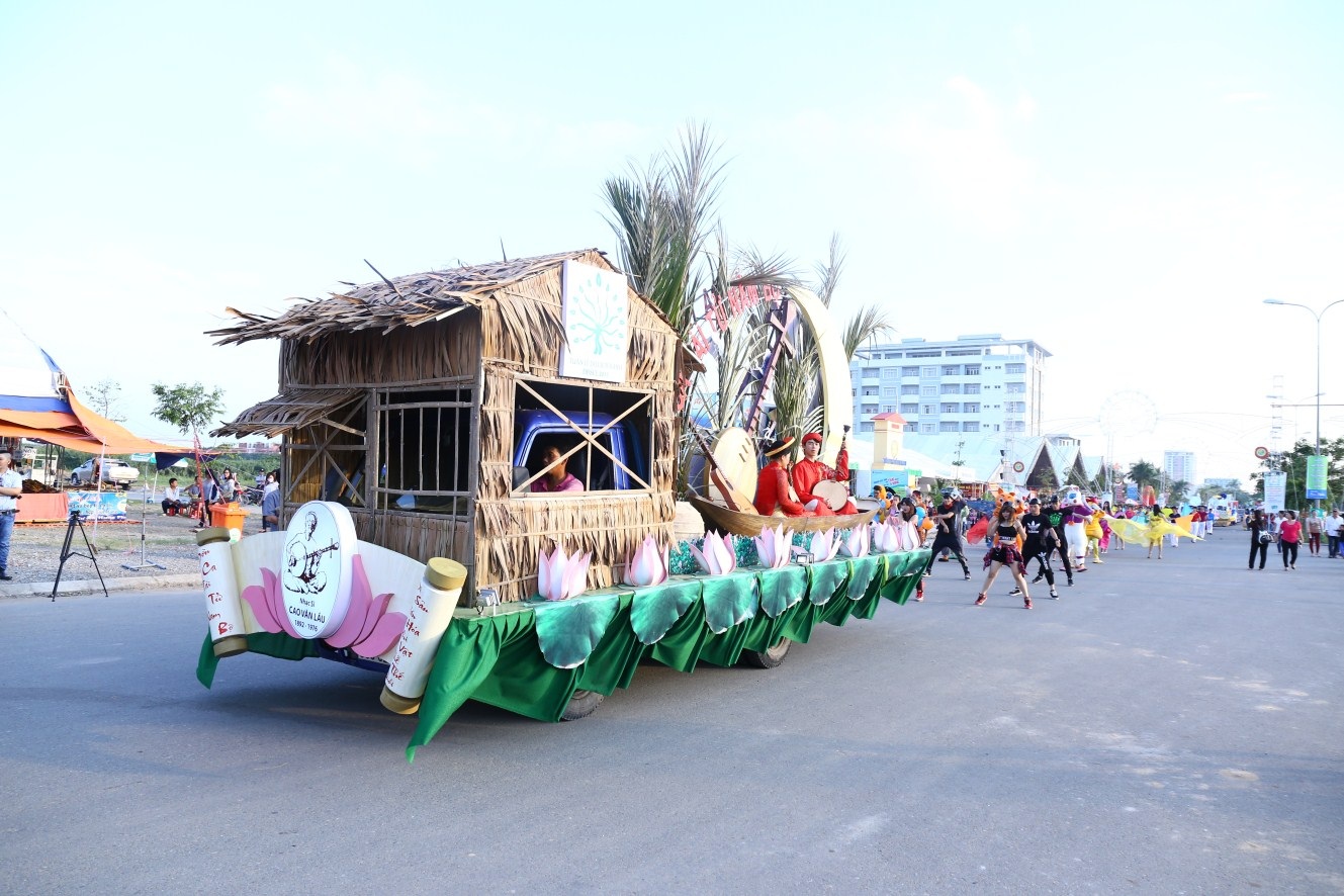 Rộn rã lễ hội đường phố tại Cần Thơ - 7 Mang phong vị và hình ảnh miền sông nước