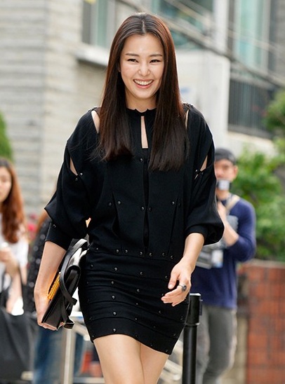 Á hậu hoàn vũ được gợi ý để “sửa” lúm đồng tiền - 1 Á hậu hoàn vũ được gợi ý để “sửa” lúm đồng tiền