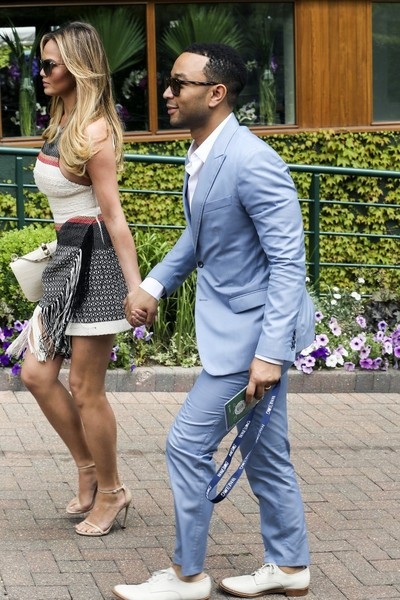 Sốc khi siêu mẫu đăng ảnh khỏa thân của chồng lên trang cá nhân - 5 VN