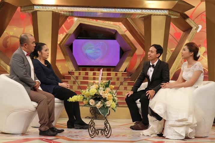 NSND Hồng Vân: “Đàn ông yếu đuối mới hay đòi li dị” - 2 Một cặp vợ chồng khi tham gia chương trình