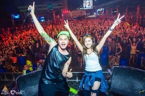 DJ số một Thái Lan sắp sang Việt Nam gây “sốt” mạng - 4 Dj Faahsai trong một show diễn ở HongKong