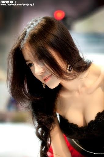 DJ số một Thái Lan sắp sang Việt Nam gây “sốt” mạng - 7 Gương mặt thiên thần và vóc dáng cân đối của Faahsai