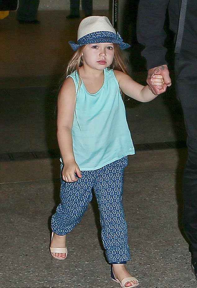 Con gái Beckham xinh như búp bê - 2 Ngắm thiên nhần nhỏ của David Beckham