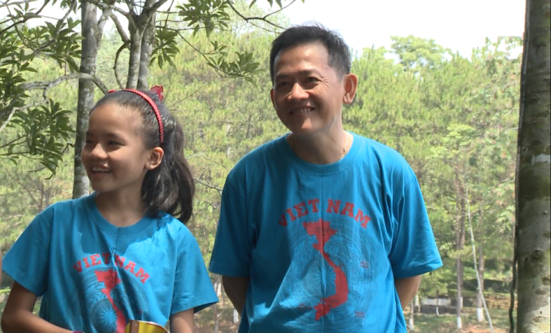 Cha Con Hợp Sức - hành trình tìm nhà vô địch - 1 Cha Phạm Kinh Sang và con gái Phạm Khả Hân