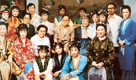 Xót xa phận cuối đời của tỷ phú tài trợ Hồng Lâu Mộng - 3 Đoàn phim Hồng Lâu Mộng có nguy cơ hủy quay giữa chừng