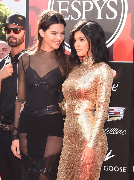 Britney đọ dáng bốc lửa với Kendall Jenner - 9 VN