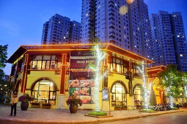 Nhà hàng Lã Vọng: Khuyến mãi khủng cuối hè - 1 Khung cảnh nhà hàng Lã Vọng về đêm