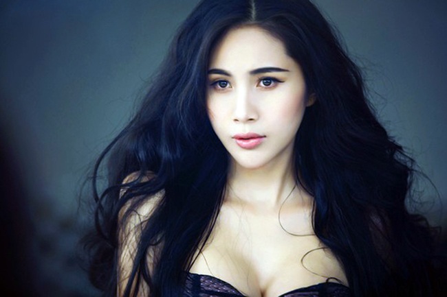 7 cô bồ nóng bỏng của cầu thủ Việt - 5 Yêu nhau đã lâu song tới cuối năm 2014 cặp đôi mới tổ chức lễ cưới
