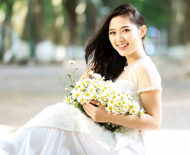 7 cô bồ nóng bỏng của cầu thủ Việt - 21 Trước khi yêu Ly Kute, Mạc Hồng Quân từng có một thời gian gắn bó với hotgirl Hà thành Trang Cherry