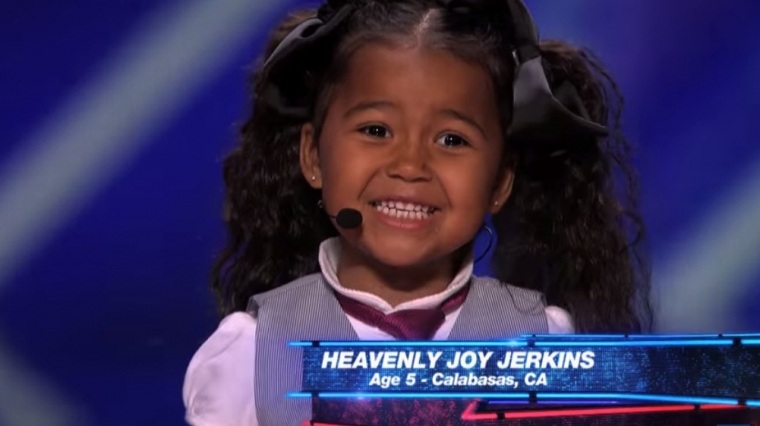 Bé dễ thương 5 tuổi gây sốt tại America’s Got Talent