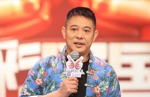 Gương mặt Lý Liên Kiệt biến dạng vì bệnh tật - 2 Khi không đeo kính có thể thấy rõ hai mắt của ngôi sao võ thuật lồi hẳn ra ngoài