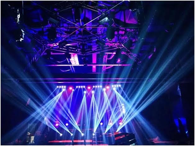 Ultra Muzik Club - sân chơi EDM “khủng” giữa Hà thành - 2 Một góc trang thiết bị ánh sáng của Ultra Muzik