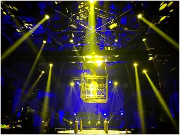 Ultra Muzik Club - sân chơi EDM “khủng” giữa Hà thành - 3 Hệ thống ròng rọc đưa DJ cùng ca sĩ, vũ công bay lượn trong đêm diễn