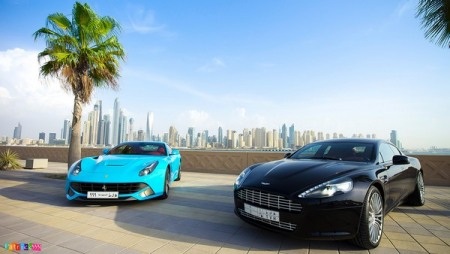 Song hành cùng Aston Martin (phải)