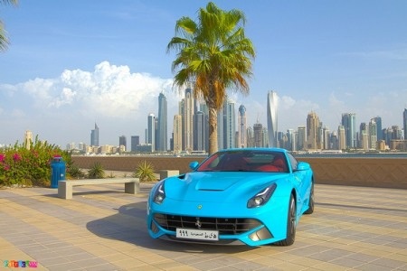 Song hành cùng Aston Martin (phải)