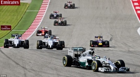 Hamilton ăn mừng chiến thắng (Ảnh: AP)