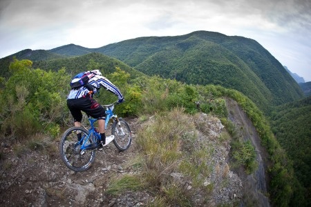 Những chiếc xe địa hình đắt nhất có thể lên tới 200 triệu đồng.