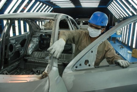 Ngành ô tô “tung cờ trắng”