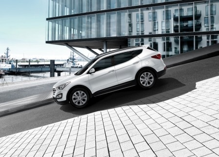 Mức giá của từng
phiên bản Hyundai SantaFe 2015 chưa được công bố chính thức.