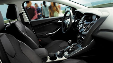Trải nghiệm sau vô lăng cùng Ford - 4 Hệ thống hỗ trợ đỗ xe chủ động sẽ hỗ trợ
việc đỗ xe song song chỉ trong vài giây