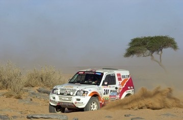 Pajero thế hệ thứ 3 với công nghệ
INVECS-II