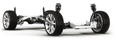 MC Nguyên Khang bên “xế cưng” BMW 3-Series