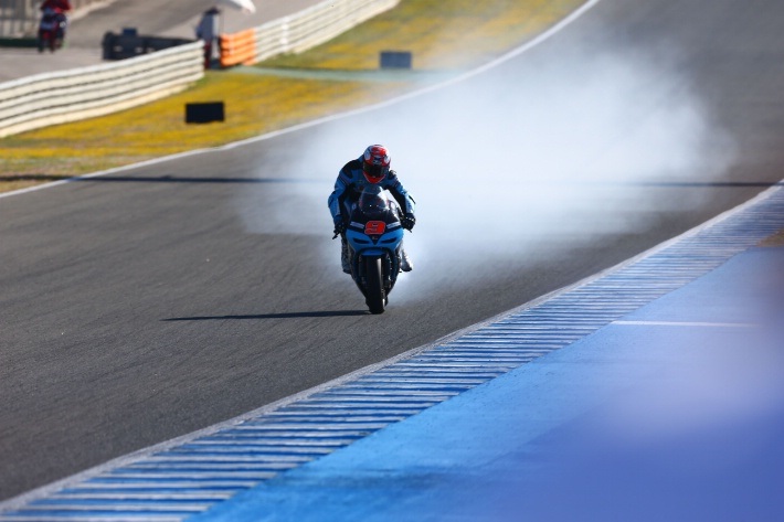 Những hình ảnh ấn tượng của mùa giải MotoGP 2014 (1) - 14 Chiếc xe
đua của Danilo Petrucci gặp sự quá tải về động cơ
